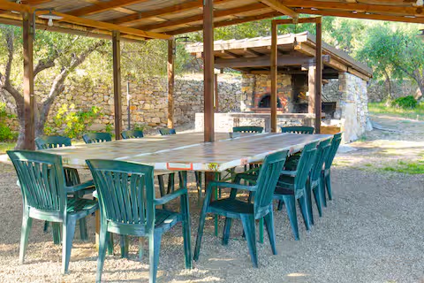Gazebo con tavolo grande